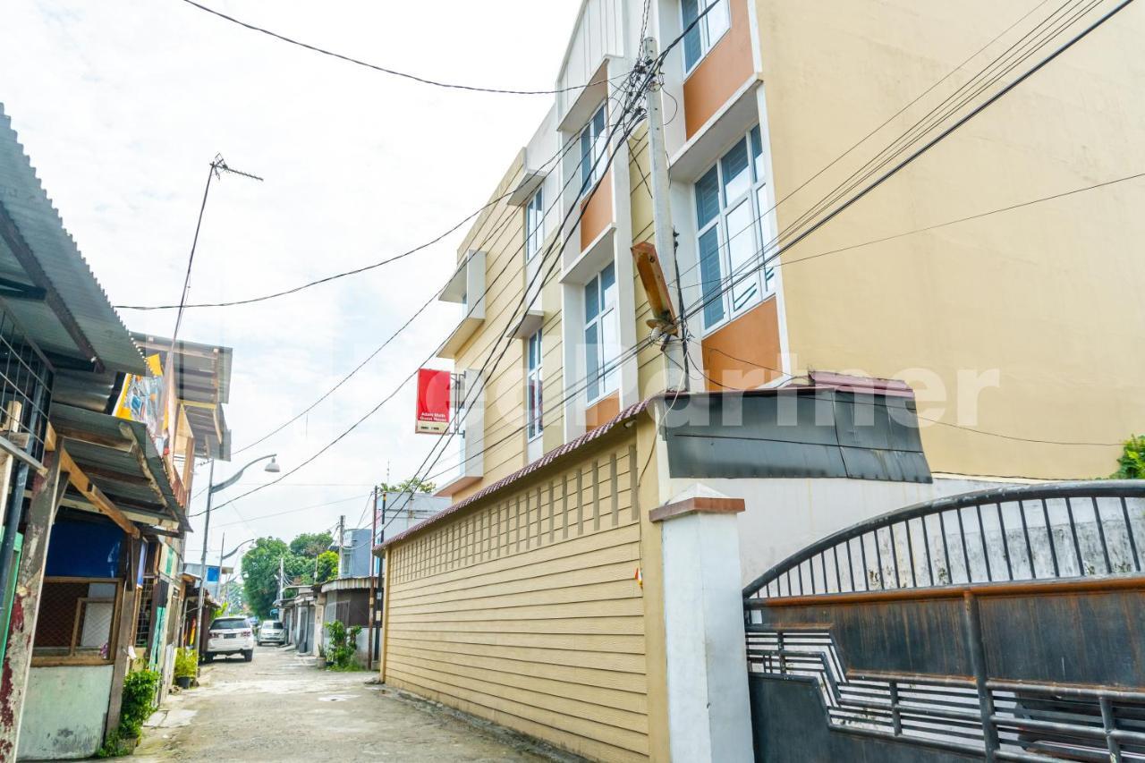 Adam Malik Guesthouse Near Regale Icc Medan Mitra Reddoorz Luaran gambar