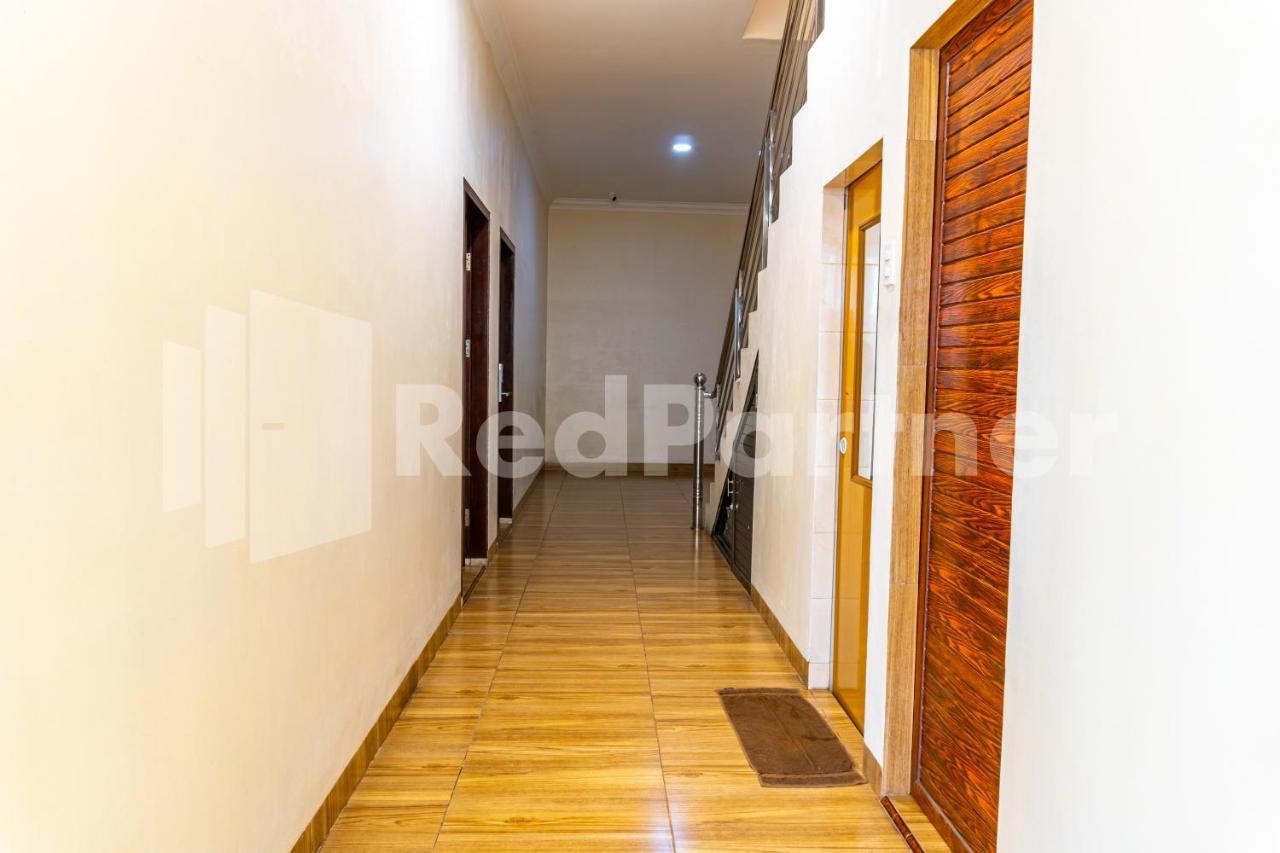 Adam Malik Guesthouse Near Regale Icc Medan Mitra Reddoorz Luaran gambar