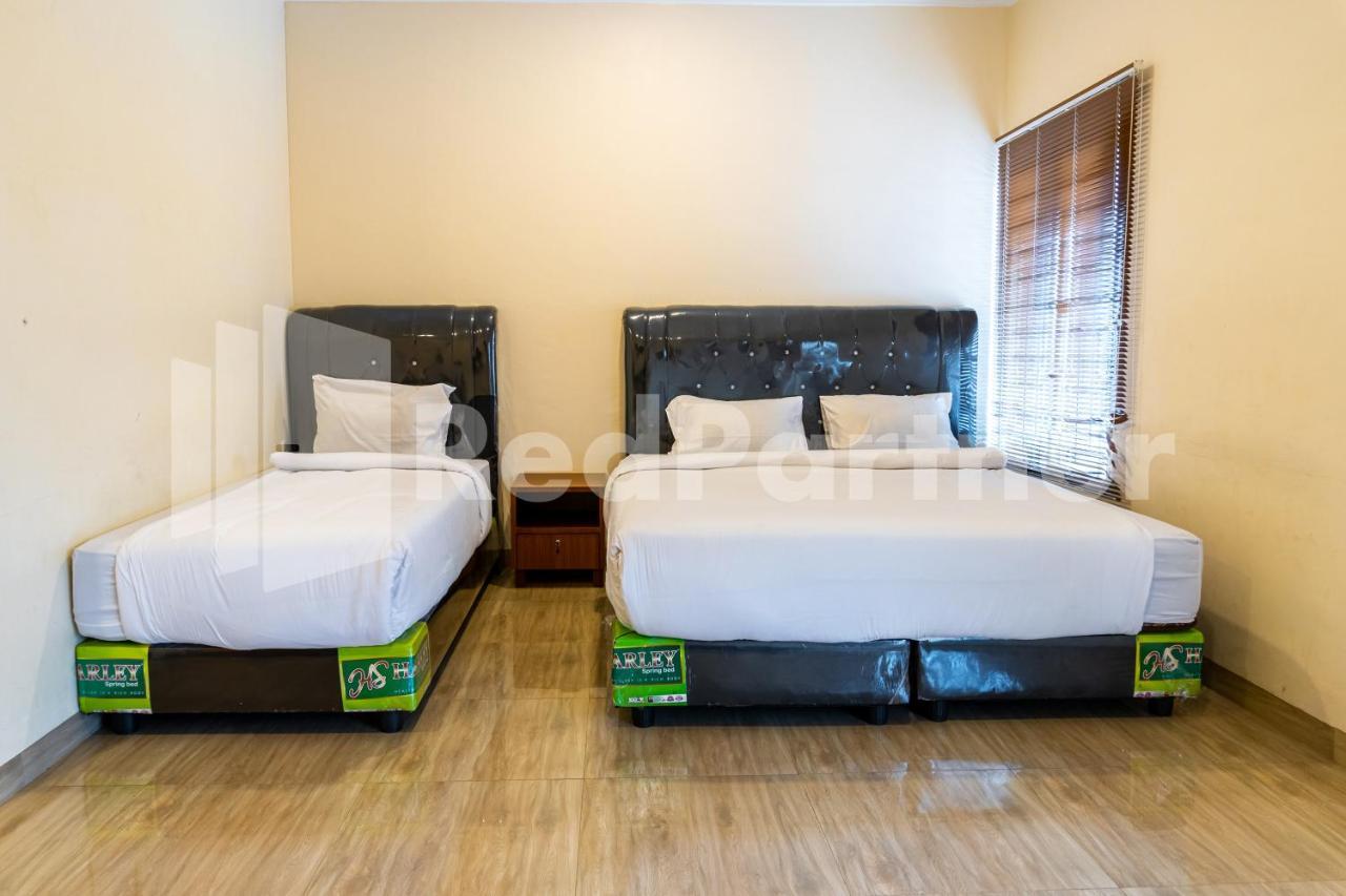 Adam Malik Guesthouse Near Regale Icc Medan Mitra Reddoorz Luaran gambar