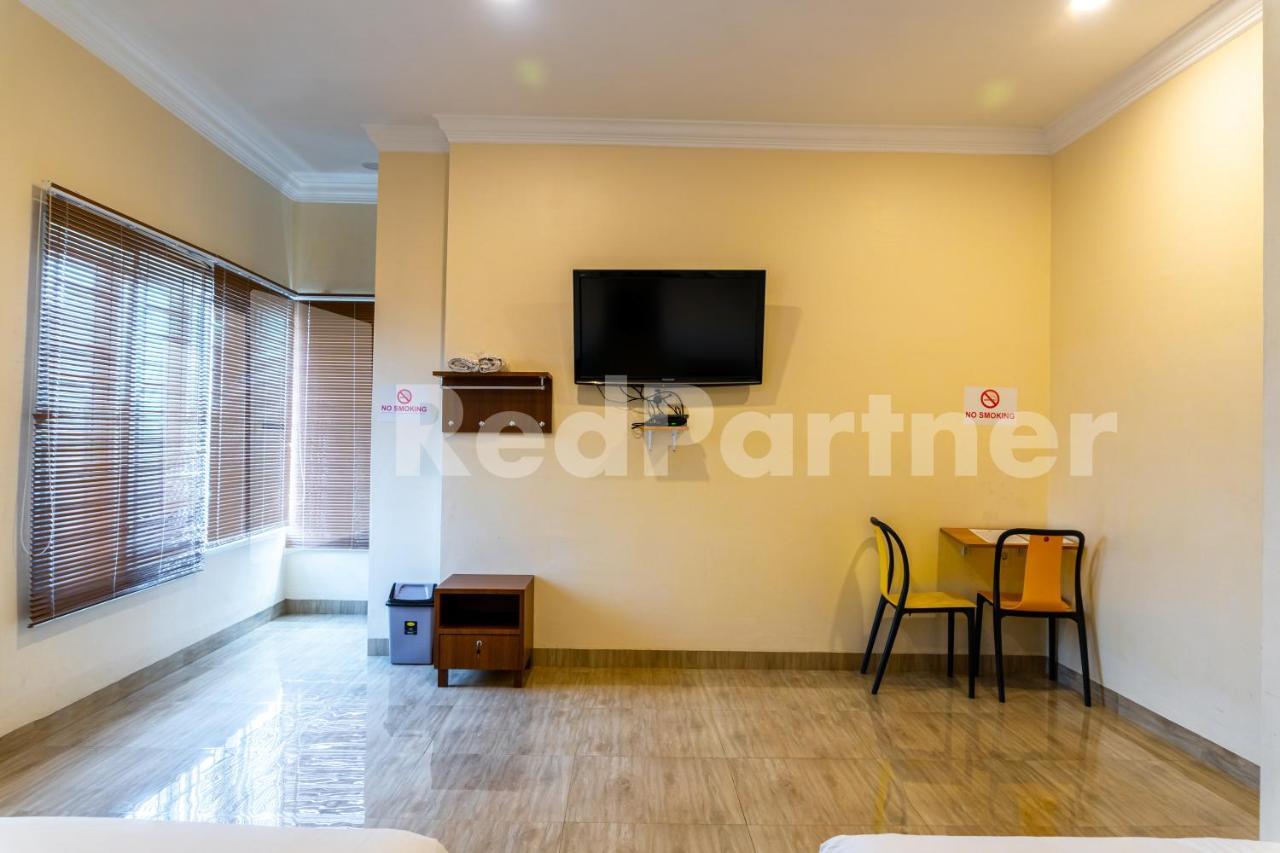 Adam Malik Guesthouse Near Regale Icc Medan Mitra Reddoorz Luaran gambar