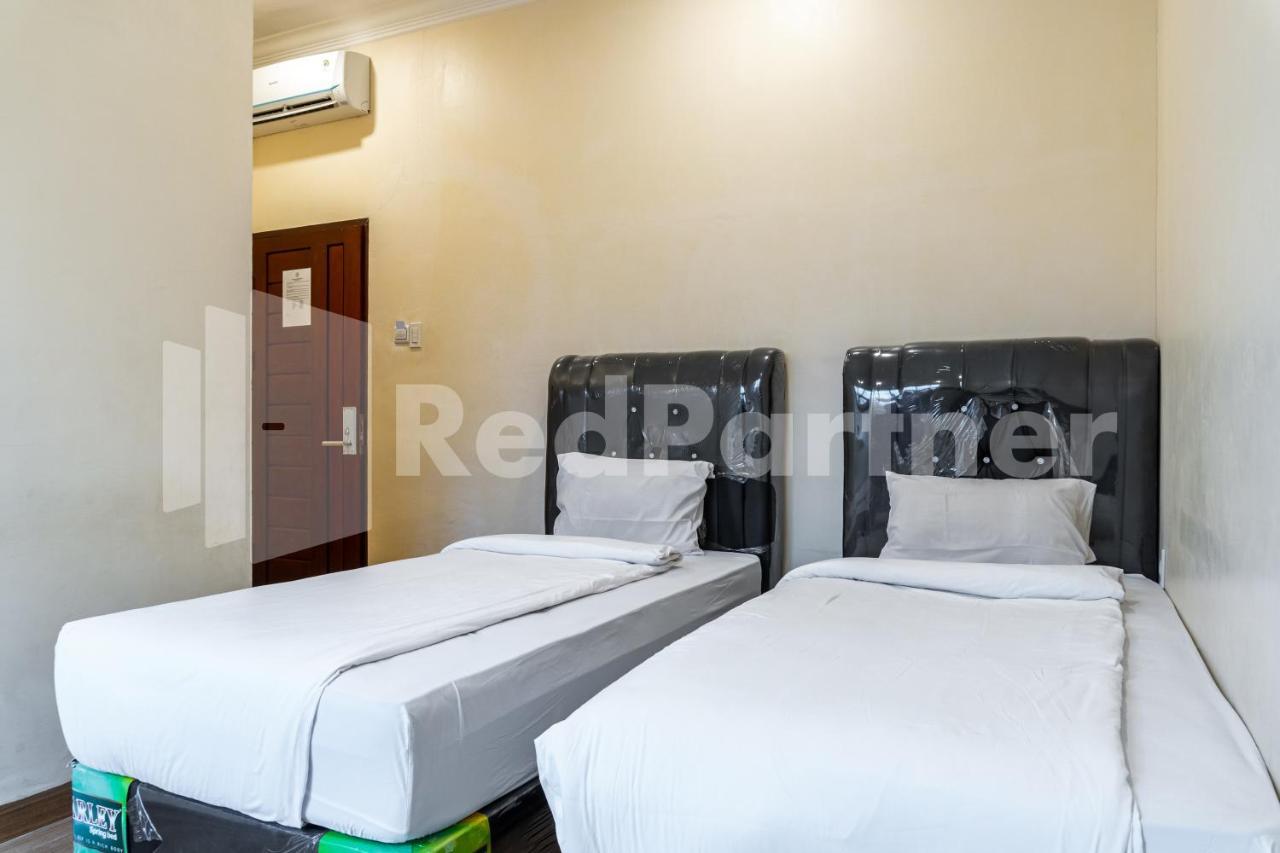Adam Malik Guesthouse Near Regale Icc Medan Mitra Reddoorz Luaran gambar