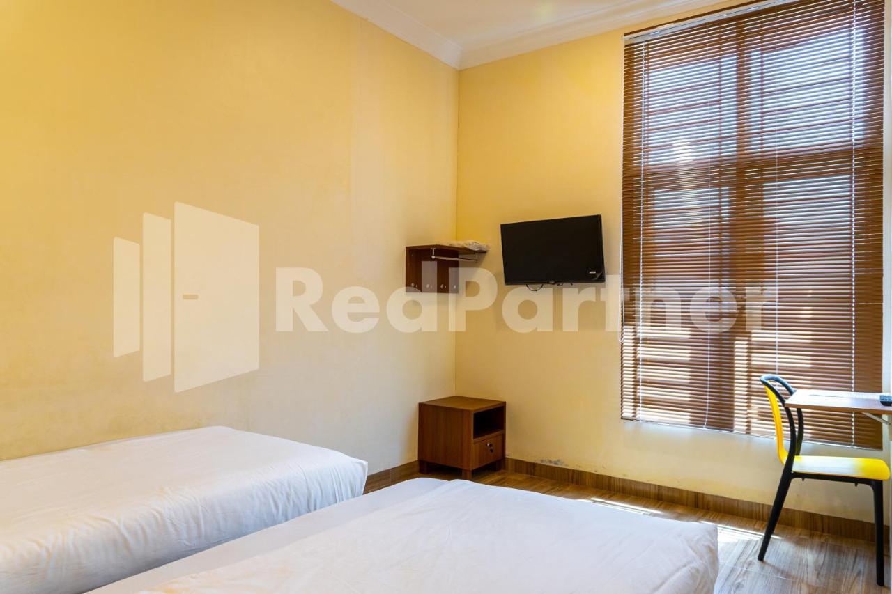 Adam Malik Guesthouse Near Regale Icc Medan Mitra Reddoorz Luaran gambar