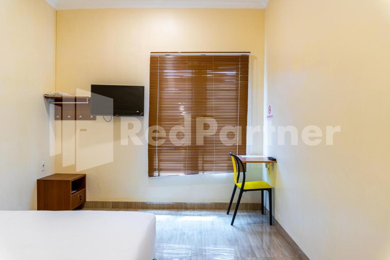 Adam Malik Guesthouse Near Regale Icc Medan Mitra Reddoorz Luaran gambar