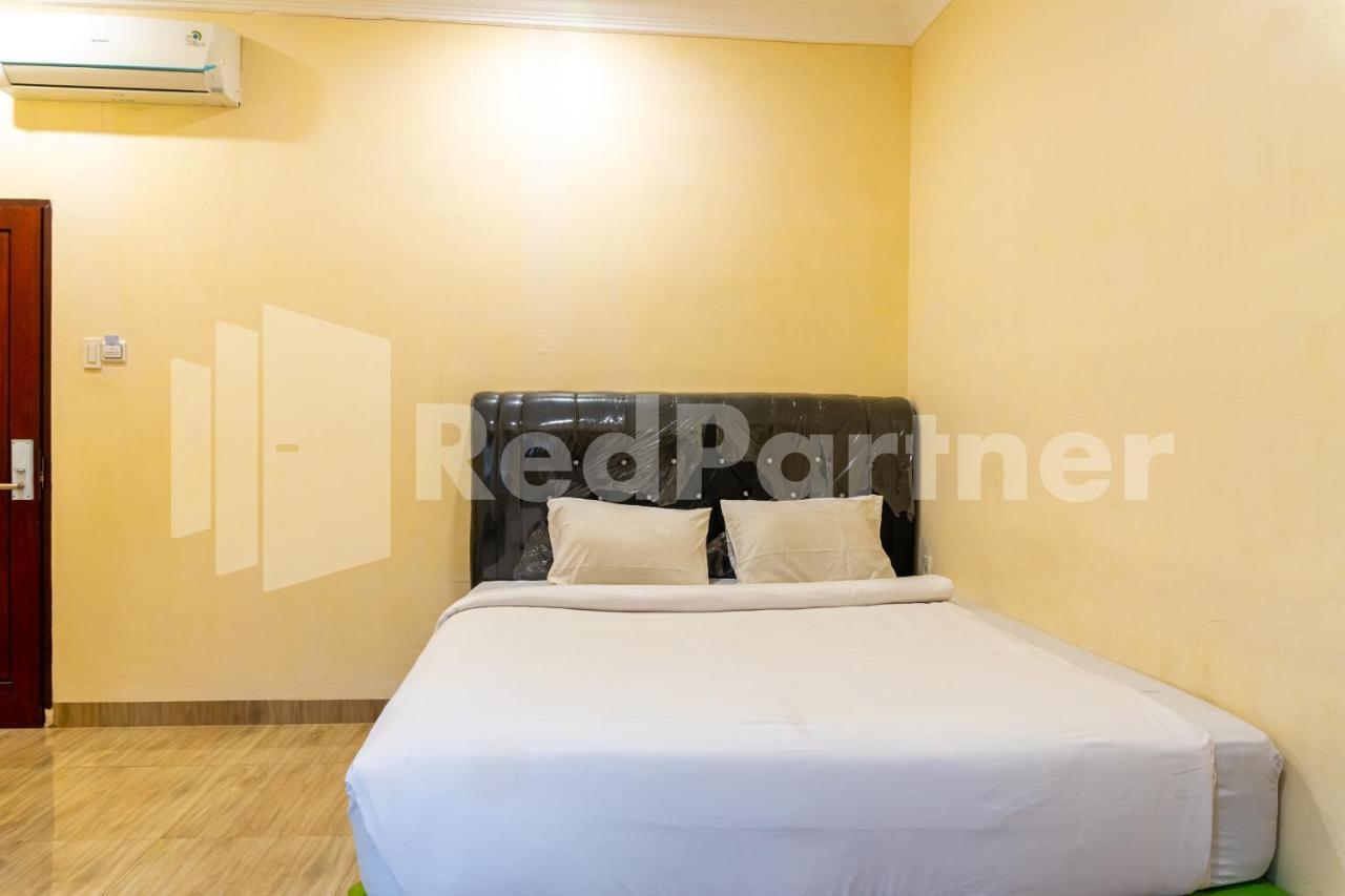 Adam Malik Guesthouse Near Regale Icc Medan Mitra Reddoorz Luaran gambar