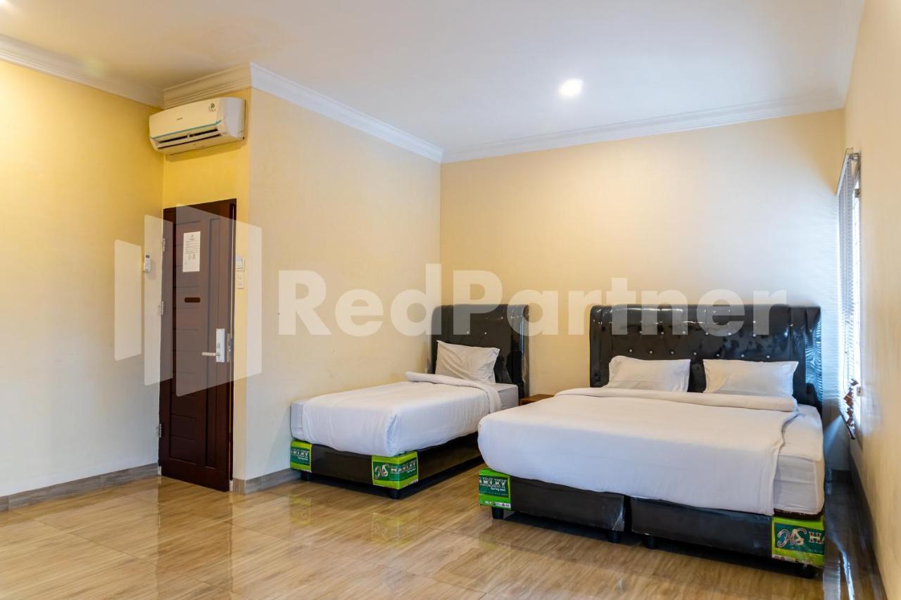 Adam Malik Guesthouse Near Regale Icc Medan Mitra Reddoorz Luaran gambar