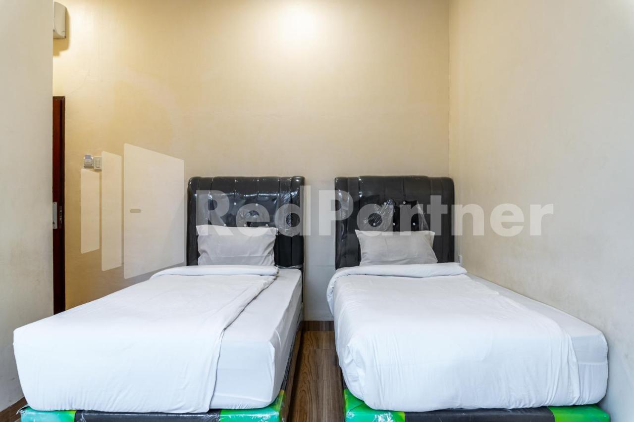 Adam Malik Guesthouse Near Regale Icc Medan Mitra Reddoorz Luaran gambar