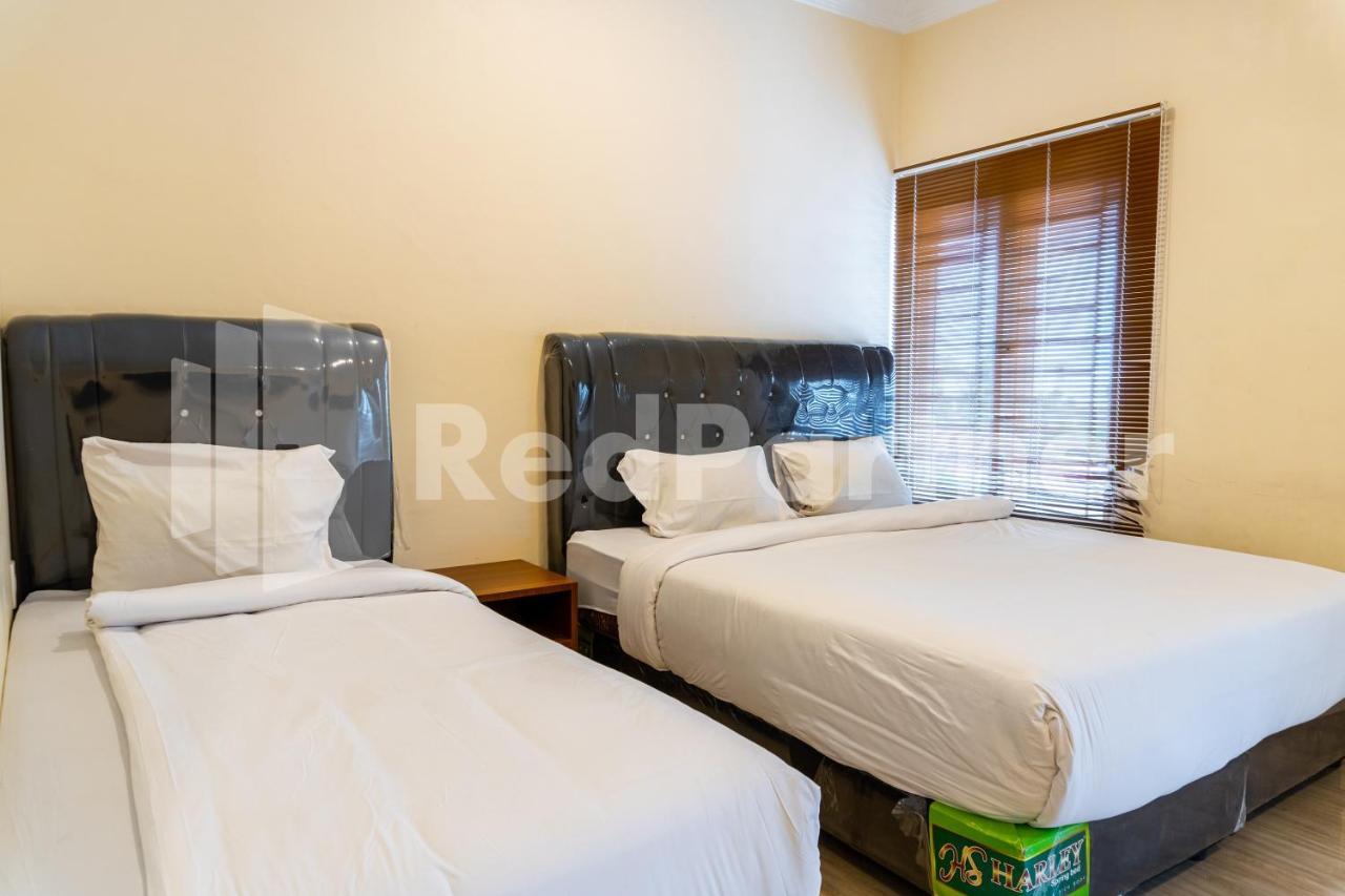 Adam Malik Guesthouse Near Regale Icc Medan Mitra Reddoorz Luaran gambar