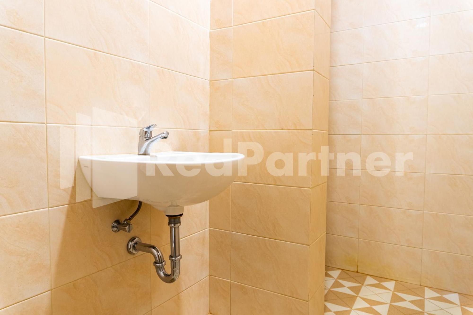 Adam Malik Guesthouse Near Regale Icc Medan Mitra Reddoorz Bilik gambar