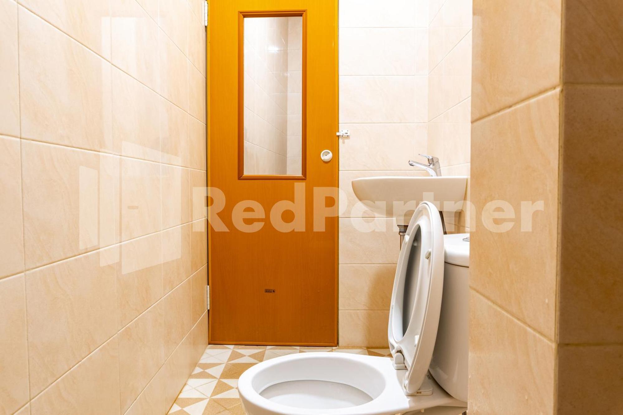 Adam Malik Guesthouse Near Regale Icc Medan Mitra Reddoorz Bilik gambar