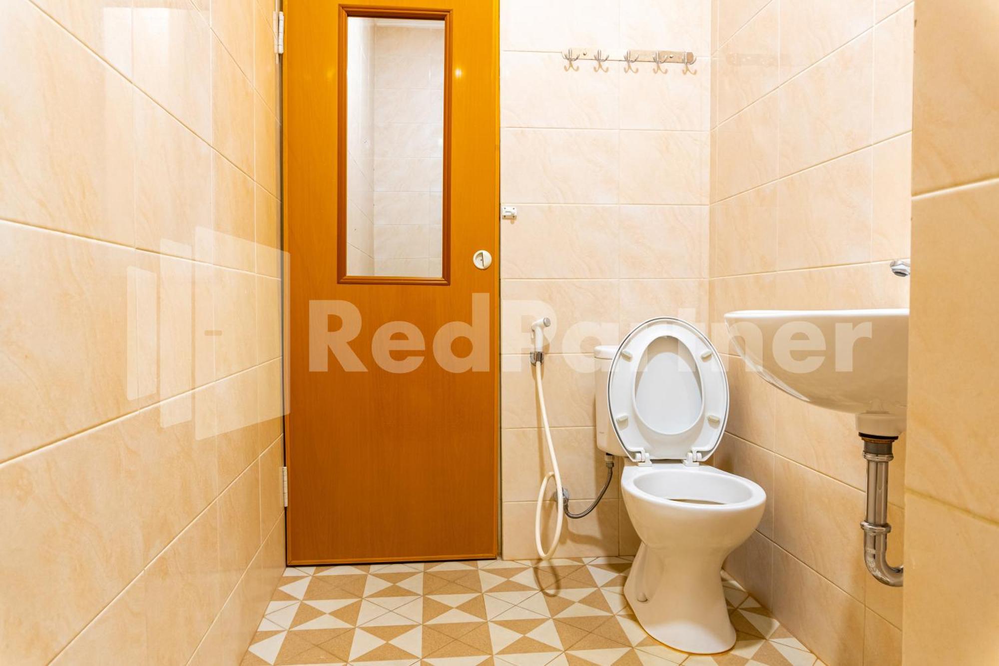 Adam Malik Guesthouse Near Regale Icc Medan Mitra Reddoorz Bilik gambar